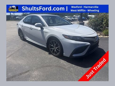 Used 2022 Toyota Camry SE w/ Cold Weather Package FWD image 1