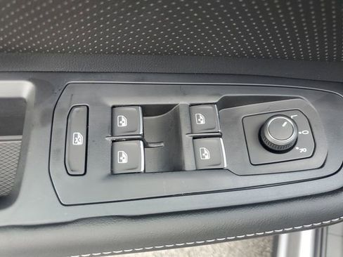 New 2026 Volkswagen Atlas SE image 32