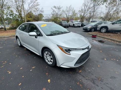 Used 2022 Toyota Corolla LE image 4
