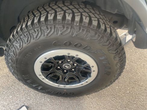 Used 2023 Ford Bronco Badlands w/ Sasquatch Package image 11