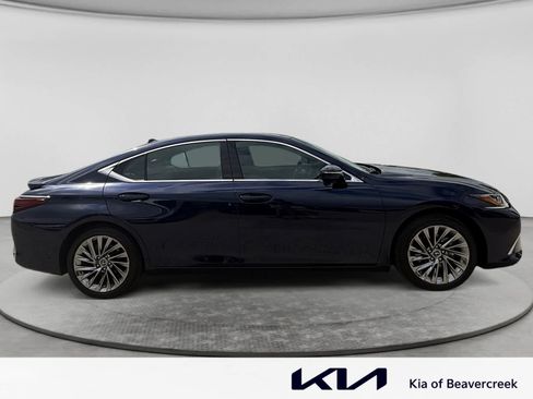 Used 2025 Lexus ES 300h w/ Luxury Package FWD image 4