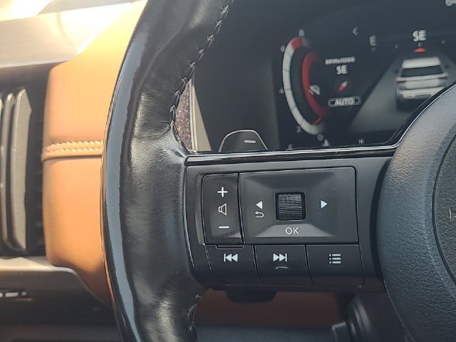 Used 2024 Nissan Pathfinder Platinum w/ Lighting Package (N92) AWD/4WD image 17