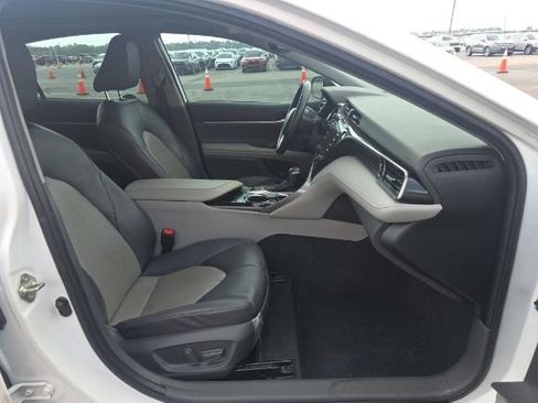Used 2020 Toyota Camry XLE image 5