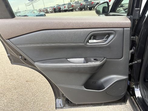 Used 2023 Nissan Rogue SL AWD/4WD image 17