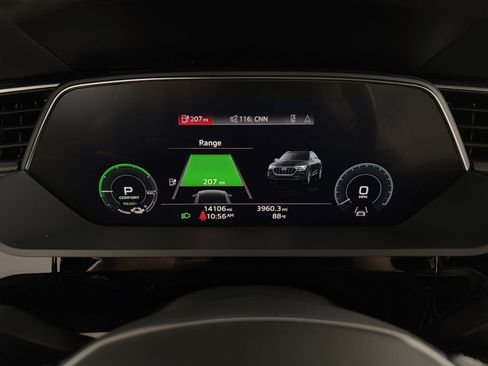 Used 2023 Audi e-tron Premium Plus w/ Premium Plus Package AWD/4WD image 26