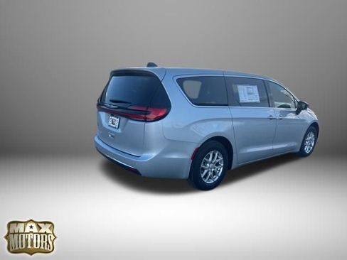 New 2026 Chrysler Pacifica Select image 10