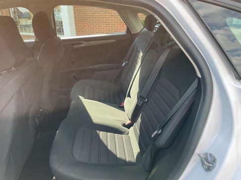 Used 2020 Ford Fusion SE AWD/4WD image 11