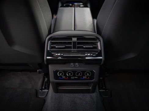 Used 2025 BMW M5 w/ Executive Package image 56