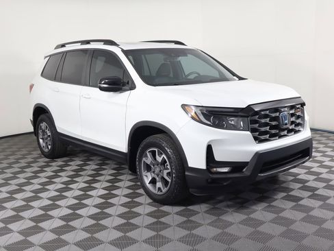 Used 2022 Honda Passport TrailSport image 3