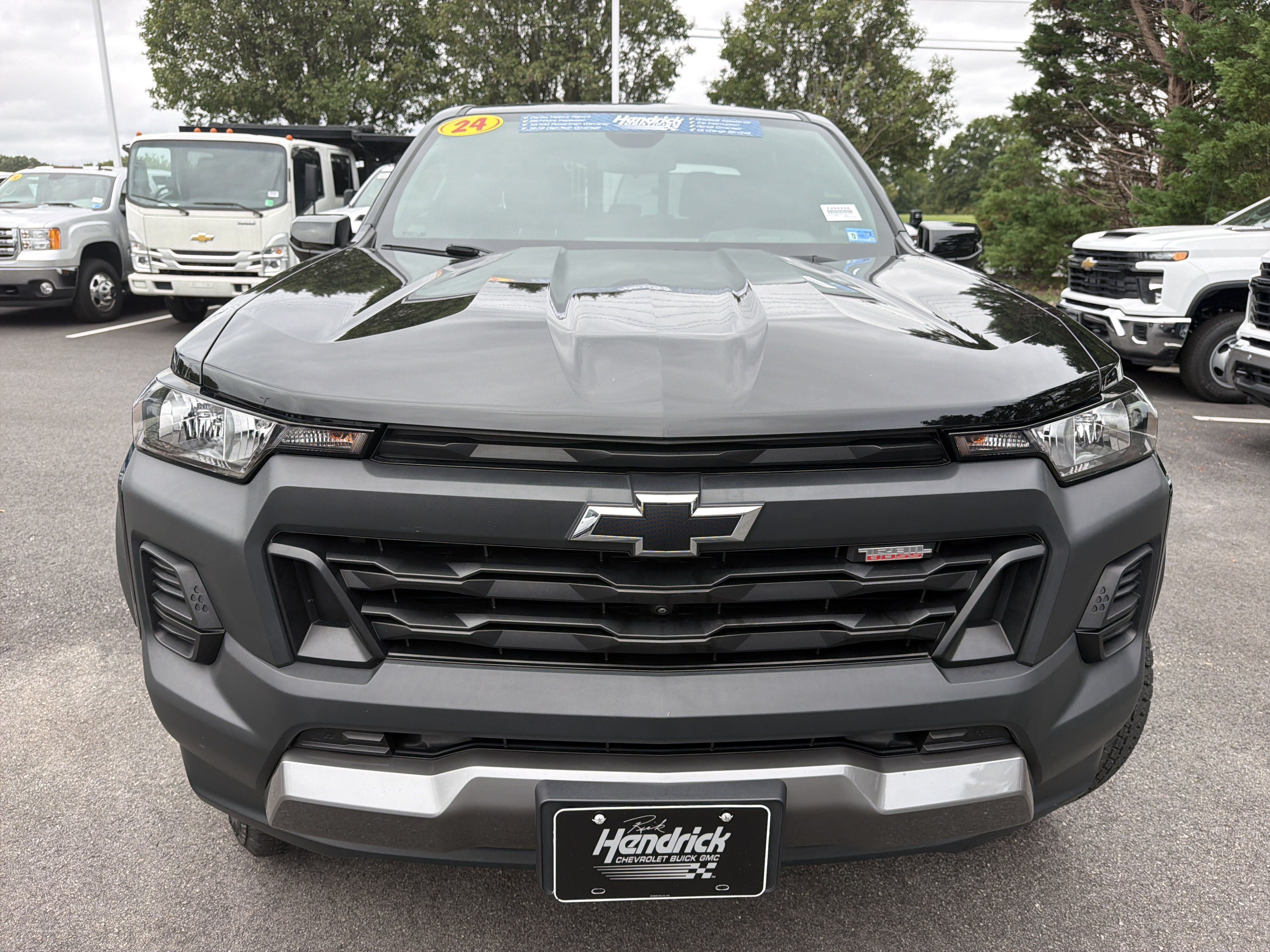 Used 2024 Chevrolet Colorado Trail Boss w/ Technology Package AWD/4WD image 3