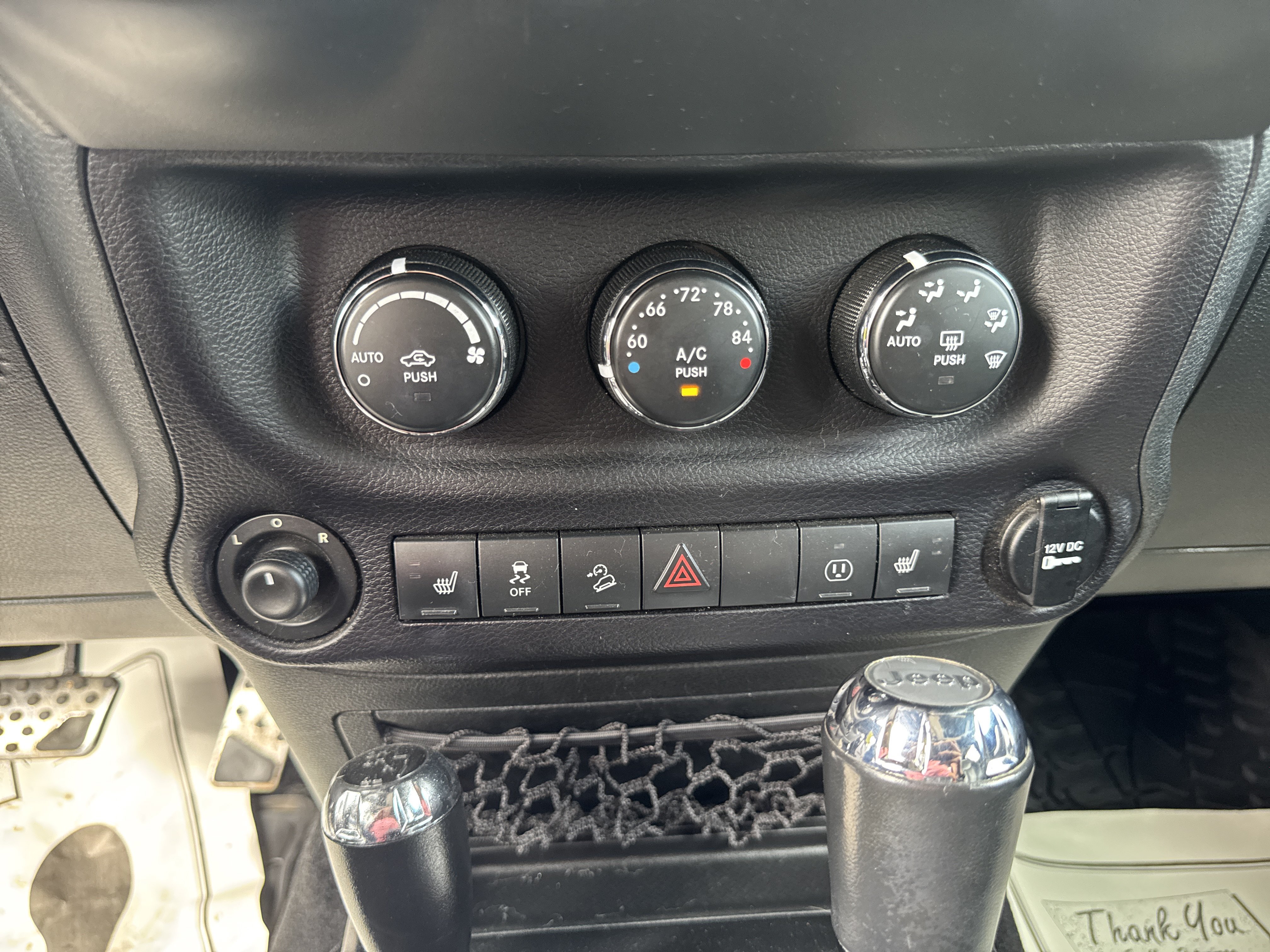 Used 2015 Jeep Wrangler Unlimited Rubicon AWD/4WD image 25