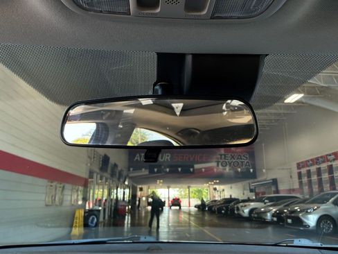 Used 2022 Honda HR-V EX image 16