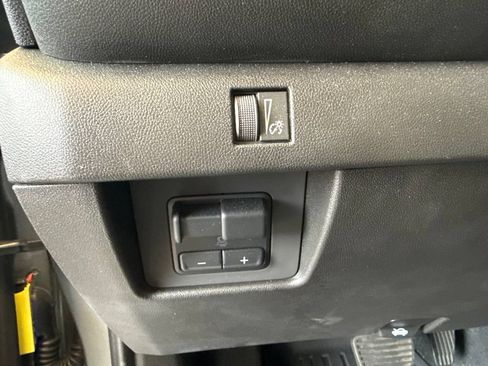 Used 2025 Chevrolet Colorado Trail Boss AWD/4WD image 15