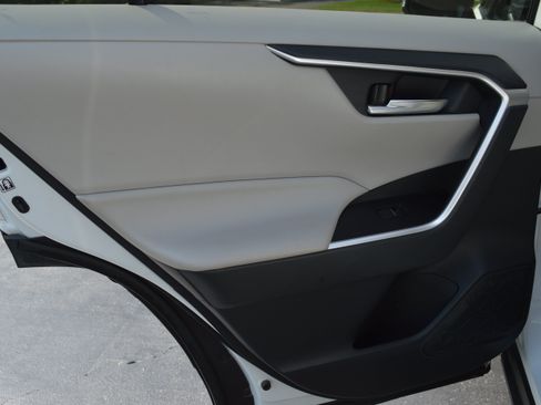 Used 2019 Toyota RAV4 XLE Premium w/ Cold Weather Package AWD/4WD image 17