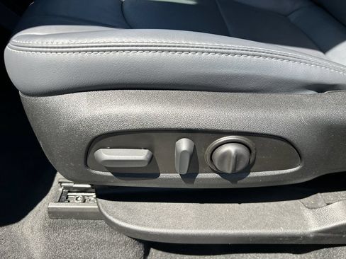 Certified 2023 Buick Enclave Essence w/ Experience Buick Package FWD image 18