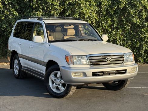 Used 2005 Toyota Land Cruiser AWD/4WD image 1