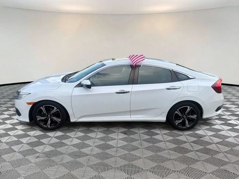 Used 2016 Honda Civic Touring image 4