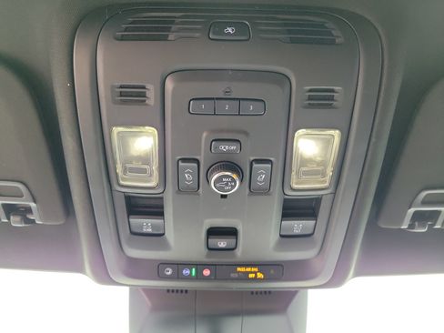 Used 2021 Cadillac Escalade Premium Luxury AWD/4WD image 33