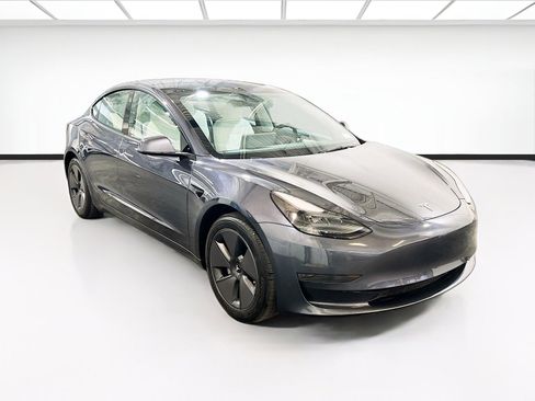 Used 2023 Tesla Model 3 Standard Range image 3