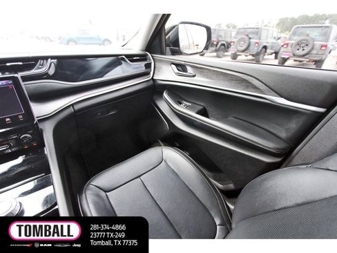 Used 2022 Jeep Grand Cherokee L Limited w/ Luxury Tech Group II image 11