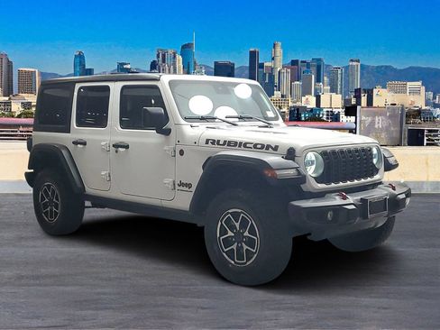 Used 2024 Jeep Wrangler Unlimited Rubicon AWD/4WD image 3