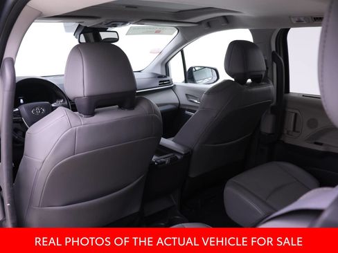 Certified 2022 Toyota Sienna XLE AWD/4WD image 11
