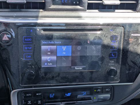 Used 2017 Toyota Corolla SE image 18