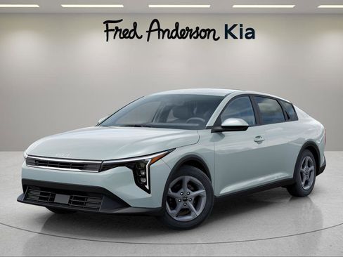 New 2025 Kia K4 LXS image 1