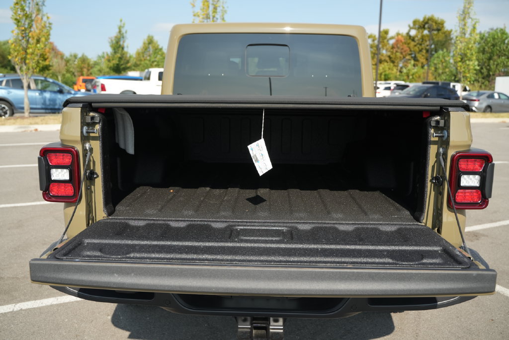 New 2026 Jeep Gladiator Sport AWD/4WD image 15
