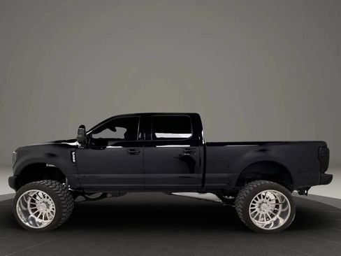 Used 2022 Ford F350 Platinum AWD/4WD image 2
