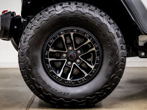 Used 2025 Jeep Wrangler Unlimited Rubicon w/ XTREMEE 35" Tire Package AWD/4WD image 40