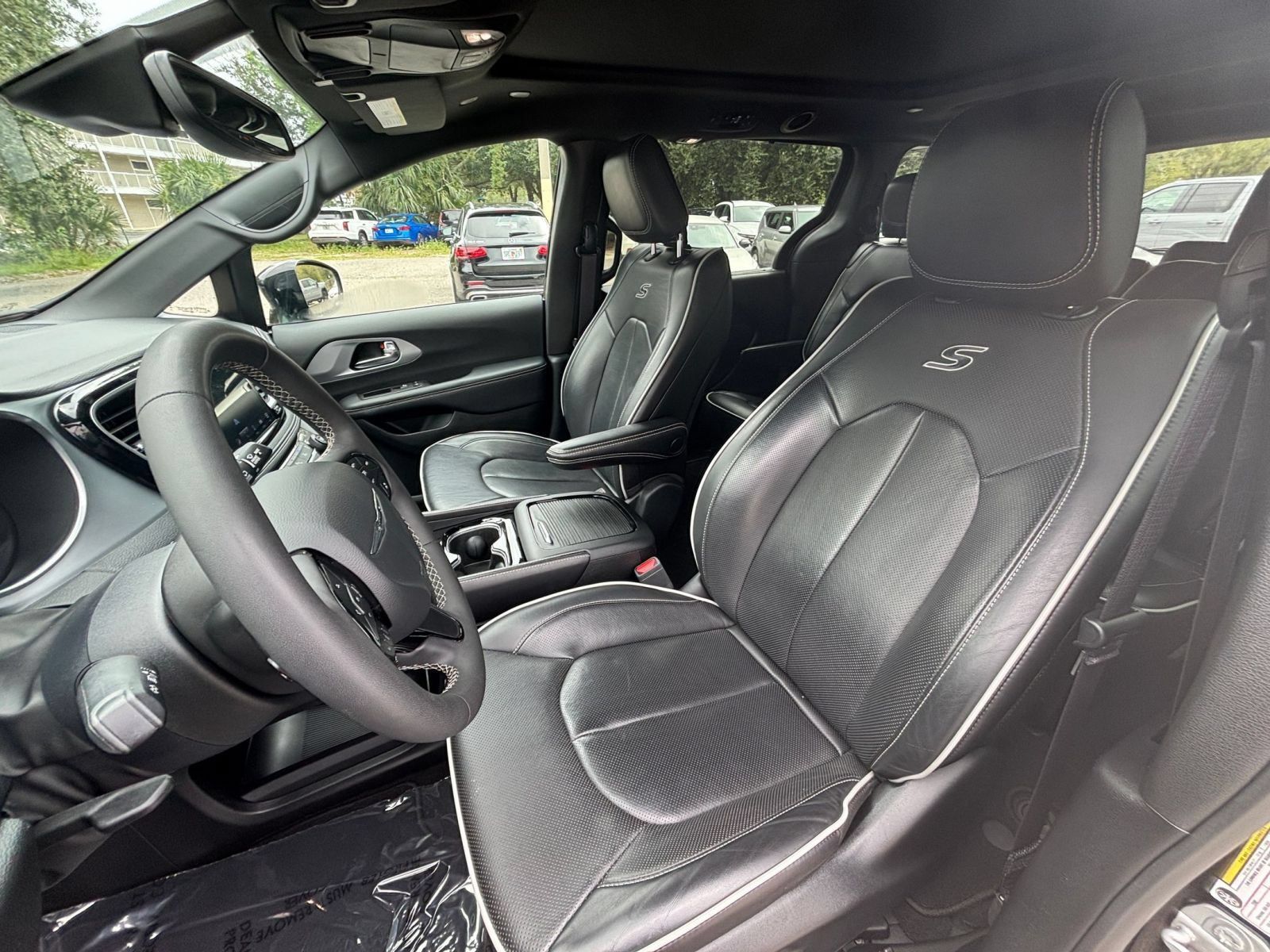 Used 2025 Chrysler Pacifica Limited FWD image 40