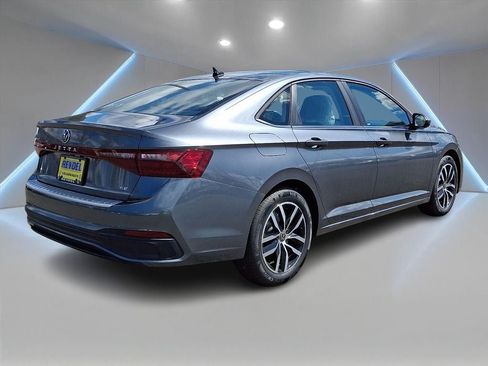 New 2026 Volkswagen Jetta SE FWD image 4