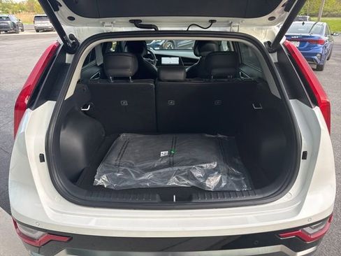 Certified 2025 Kia Niro SX Touring FWD image 9