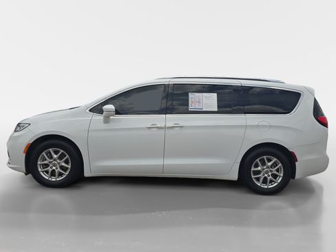 Used 2021 Chrysler Pacifica Touring-L FWD image 6