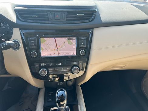Used 2019 Nissan Rogue SL w/ Premium Package image 11