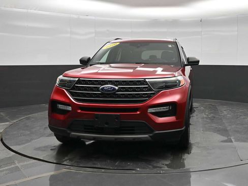 Used 2020 Ford Explorer XLT w/ Equipment Group 202A AWD/4WD image 3
