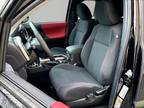 Used 2023 Toyota Tacoma SR5 AWD/4WD image 8