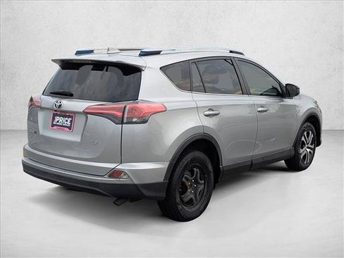 Used 2018 Toyota RAV4 LE FWD image 5