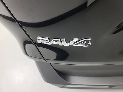 Used 2025 Toyota RAV4 XLE AWD/4WD image 12