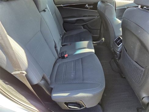 Used 2019 Kia Sorento LX image 14