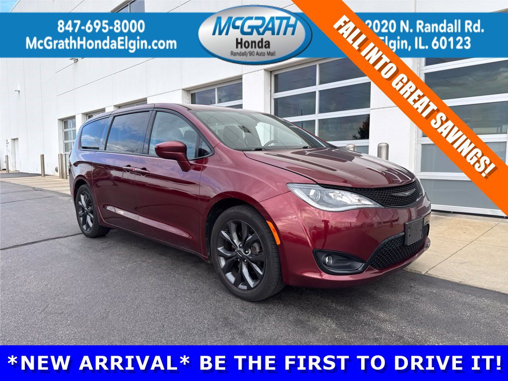Used 2018 Chrysler Pacifica Touring Plus w/ S Appearance Package FWD image 1
