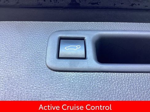 Used 2023 Toyota Highlander XLE image 14