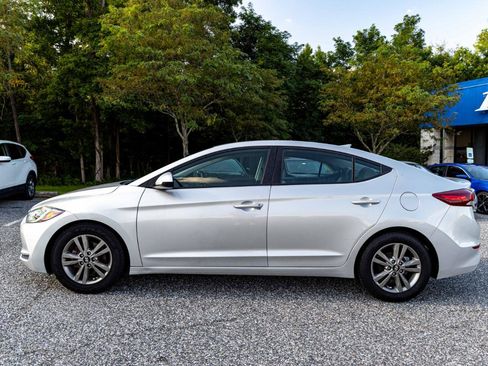 Used 2017 Hyundai Elantra SE FWD image 3