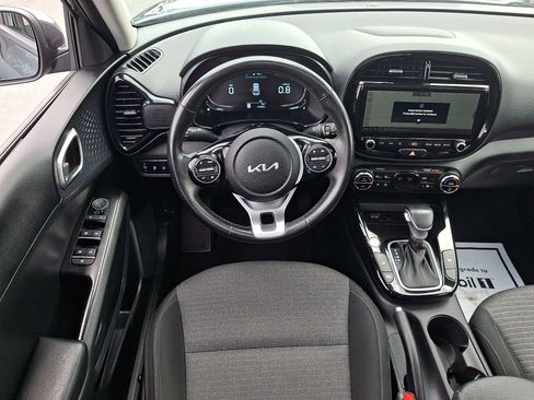Used 2023 Kia Soul EX FWD image 2