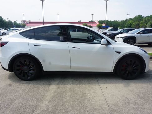 Used 2022 Tesla Model Y Performance AWD/4WD image 26