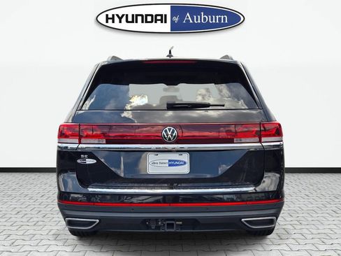 Used 2024 Volkswagen Atlas SE w/ Panoramic Sunroof Package FWD image 6