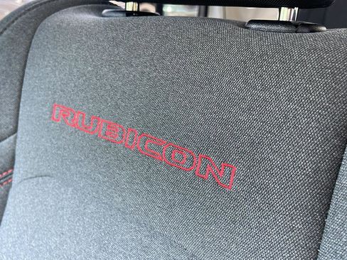 Used 2025 Jeep Wrangler Unlimited Rubicon AWD/4WD image 21
