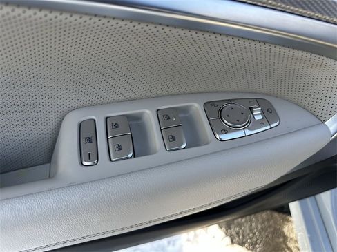 Used 2022 Genesis G70 2.0T w/ Prestige Package image 5