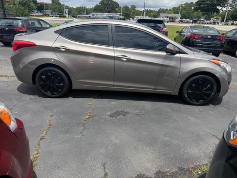 Used 2012 Hyundai Elantra GLS FWD image 5